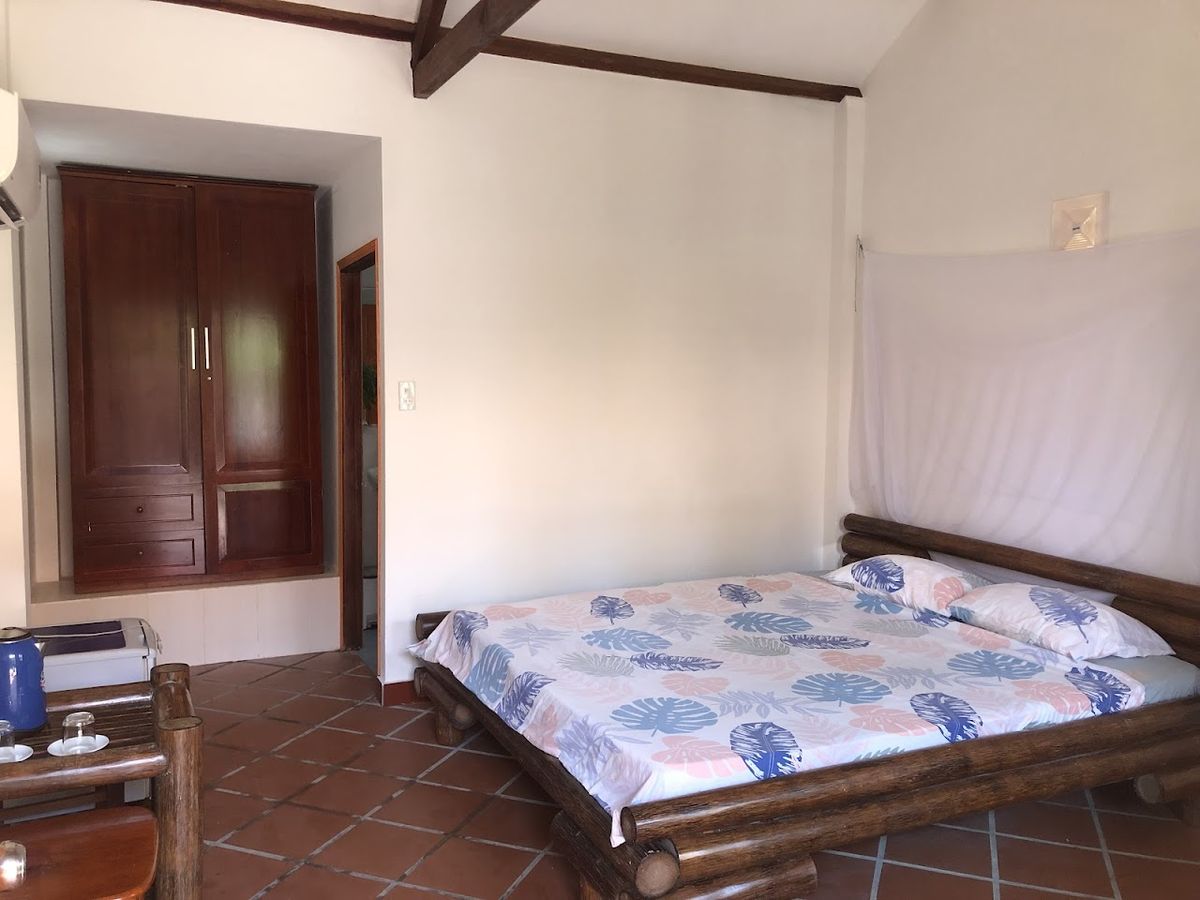 Phu Quoc Kim - Bungalow On The Beach pool and grounds in Long Beach