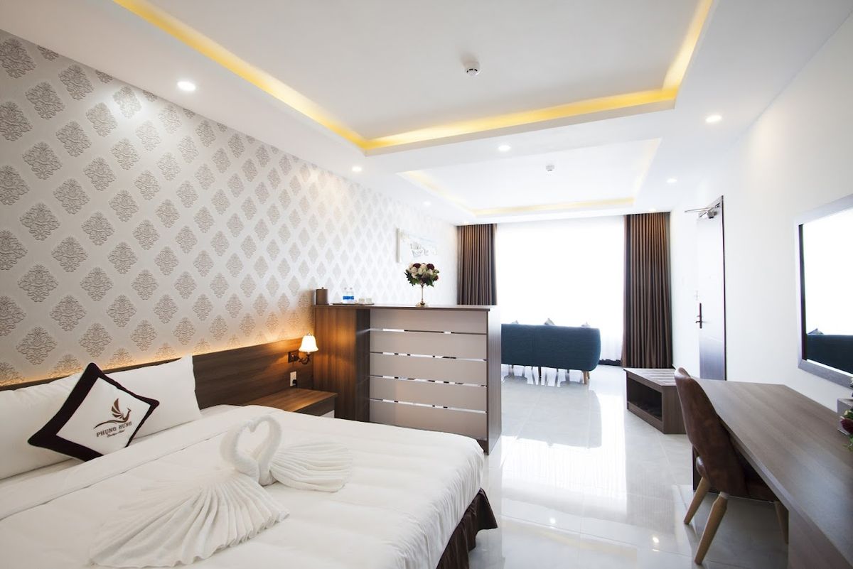 Phung Hung Boutique Hotel pool and grounds in An Thoi