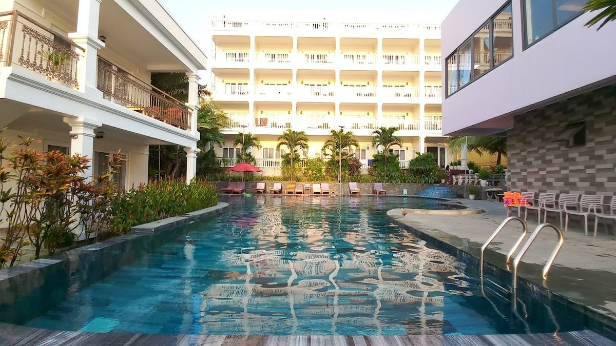 Phuong Binh House (driver family business) exterior in Duong Dong