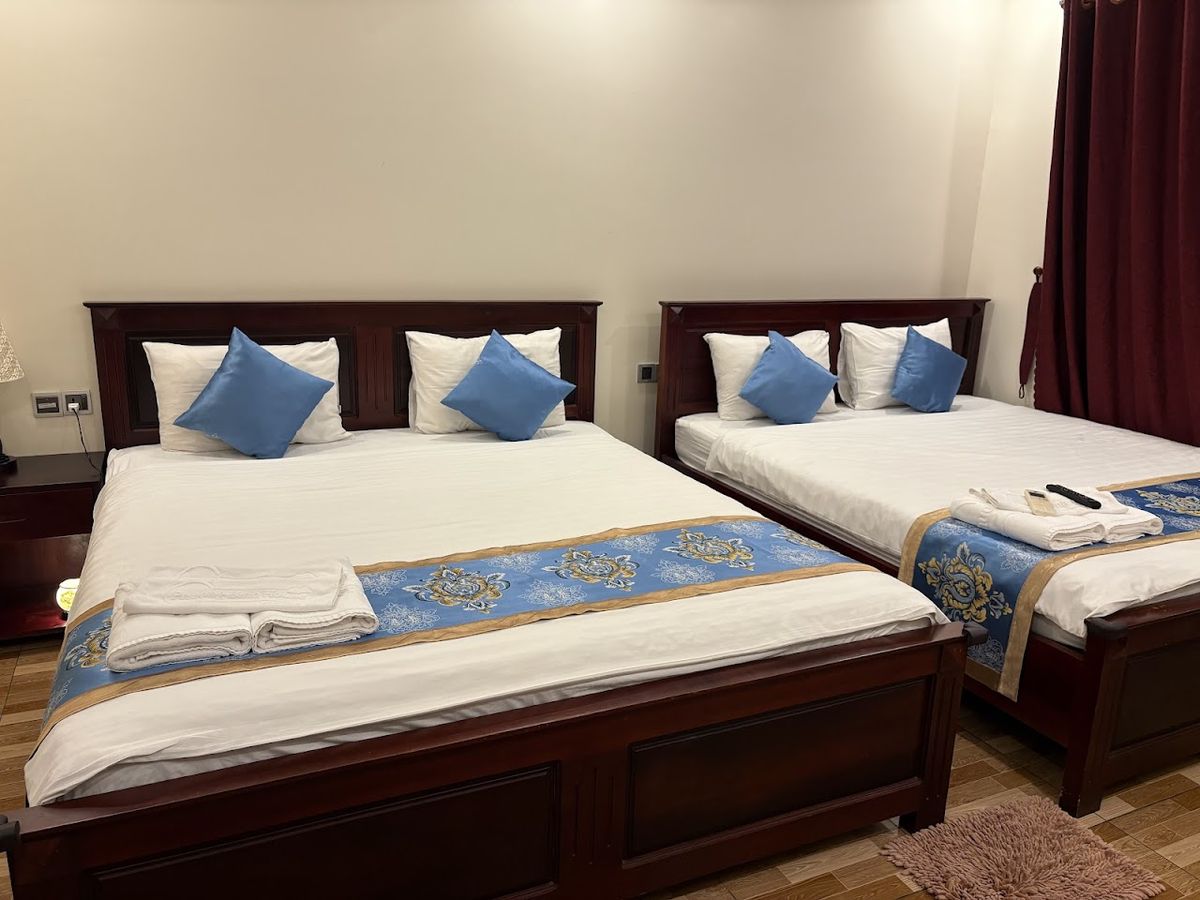 Phuong Binh House (driver family business) pool and grounds in Duong Dong