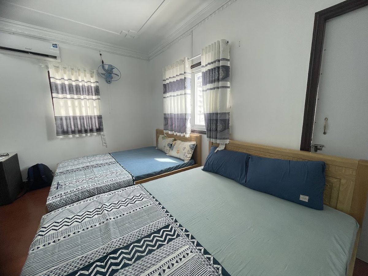 Phương Tây Hotel pool and grounds in Duong Dong