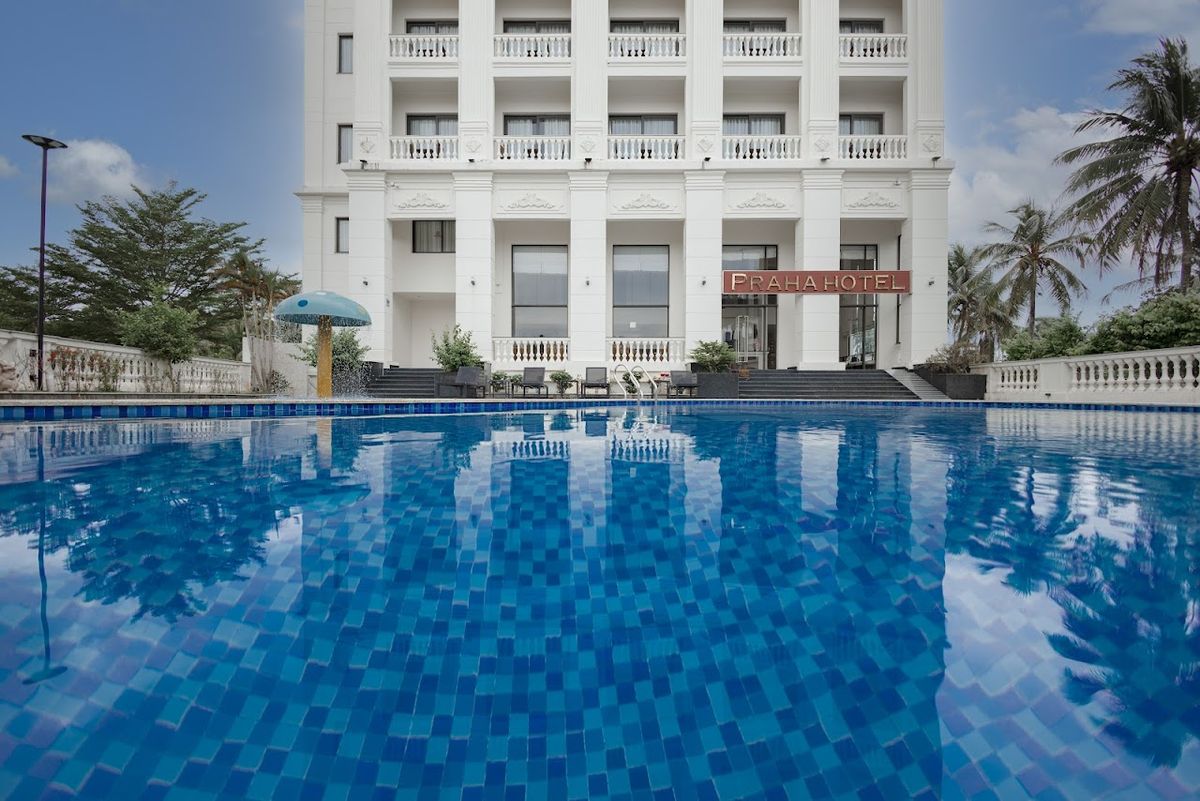 Praha Hotel Phu Quoc exterior in Long Beach