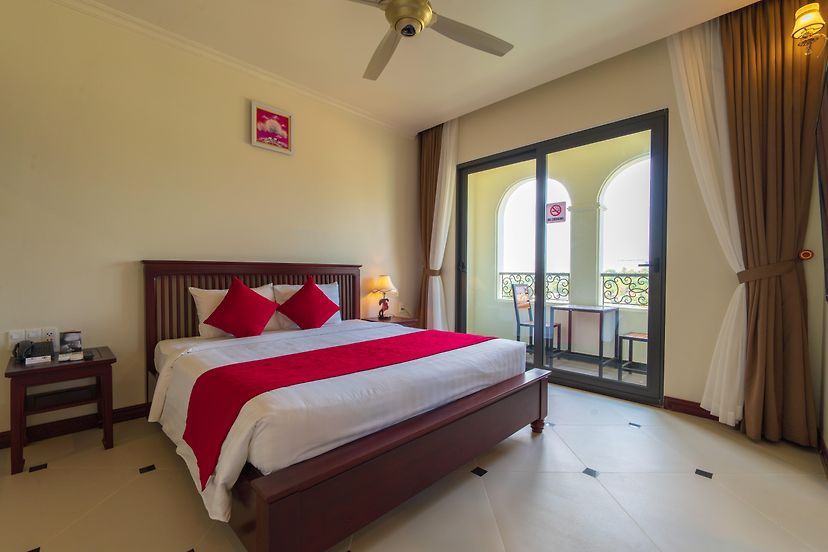 Praha Hotel Phu Quoc pool and grounds in Long Beach