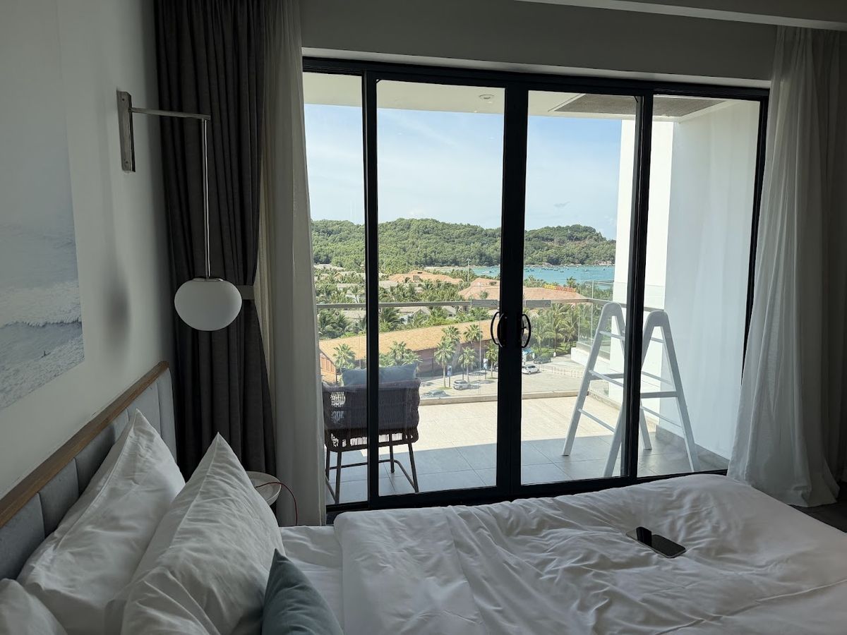 Premier Residences Phu Quoc Emerald Bay Managed by Accor pool and grounds in Long Beach