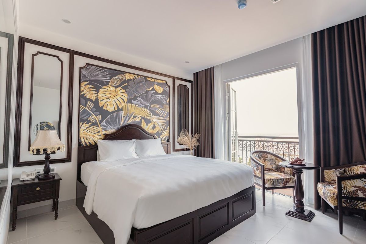 ROYAL HOTEL PHU QUOC pool and grounds in Long Beach