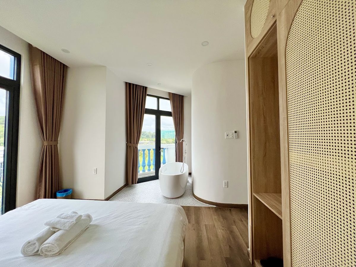 Sofia Hotel - Grand World Phu Quoc pool and grounds in Ganh Dau