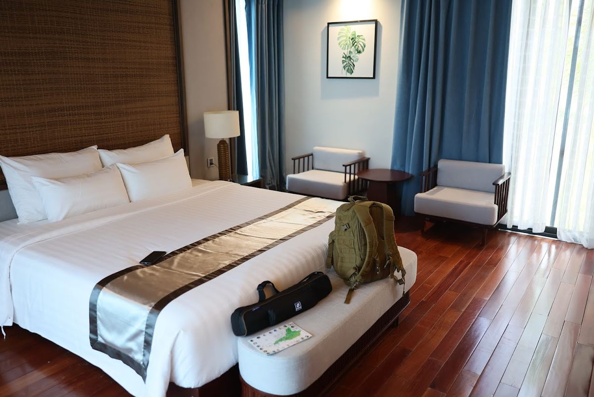 SONAGA BEACH RESORT & VILLA pool and grounds in Long Beach