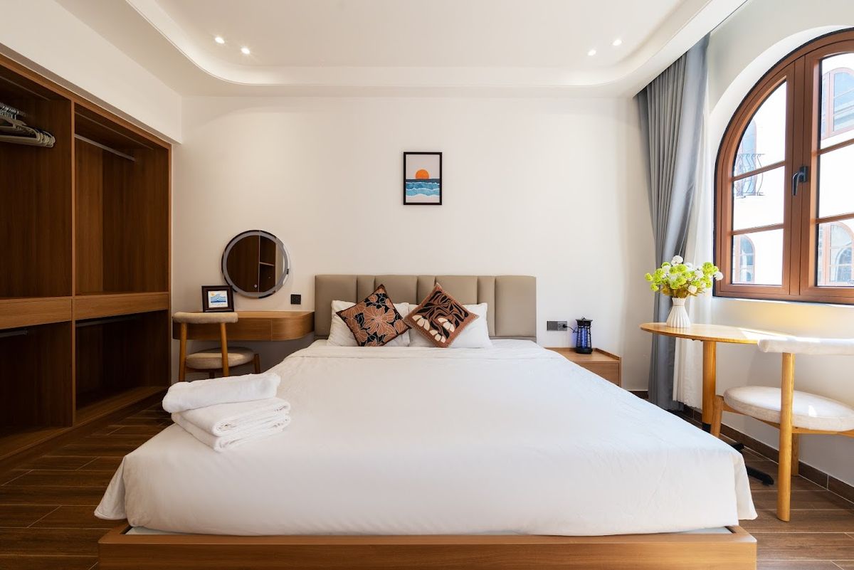 Sóng and Sun Phu Quoc Hotel pool and grounds in Bai Sao