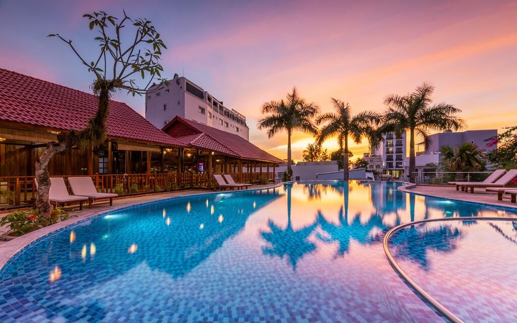 Suncosy Central Resort exterior in Duong Dong