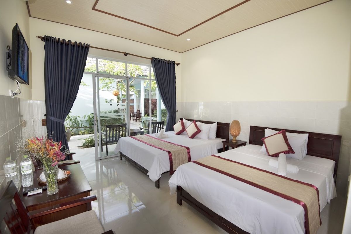 Sunlight Bungalow pool and grounds in Duong Dong