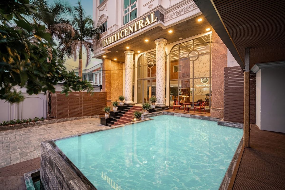 Tahiti Central Hotel exterior in Bai Sao