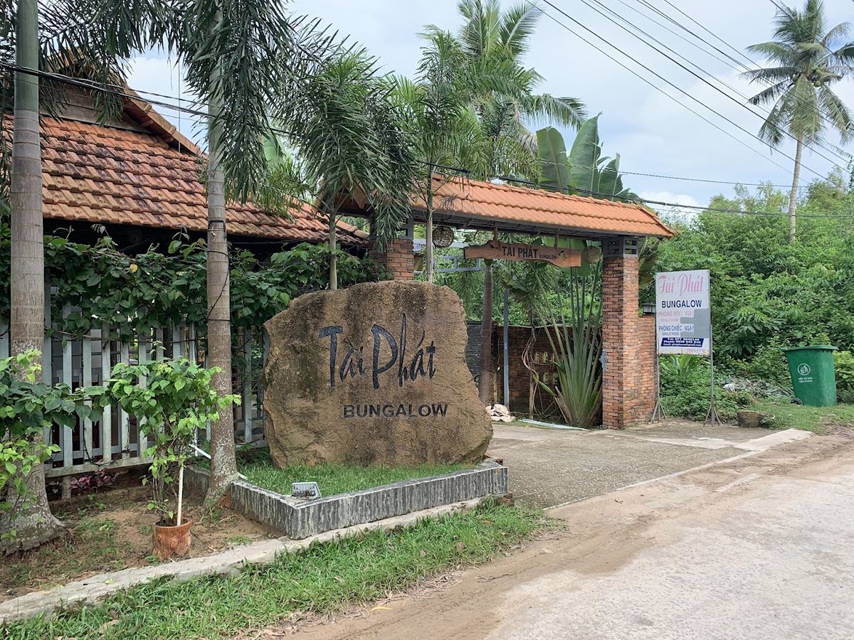 Tai Phat Bungalow exterior in Ong Lang