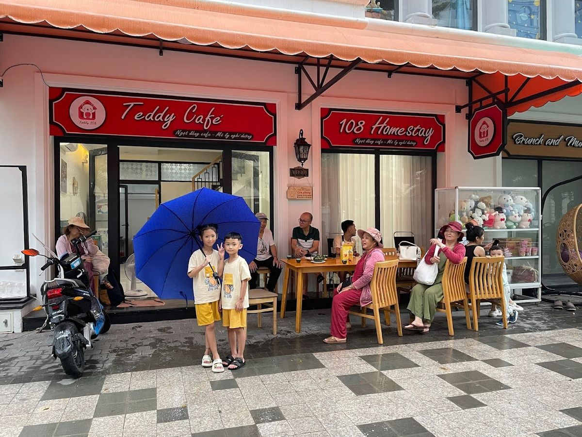 Teddy 108 Homestay & Cafe room interior in Ganh Dau