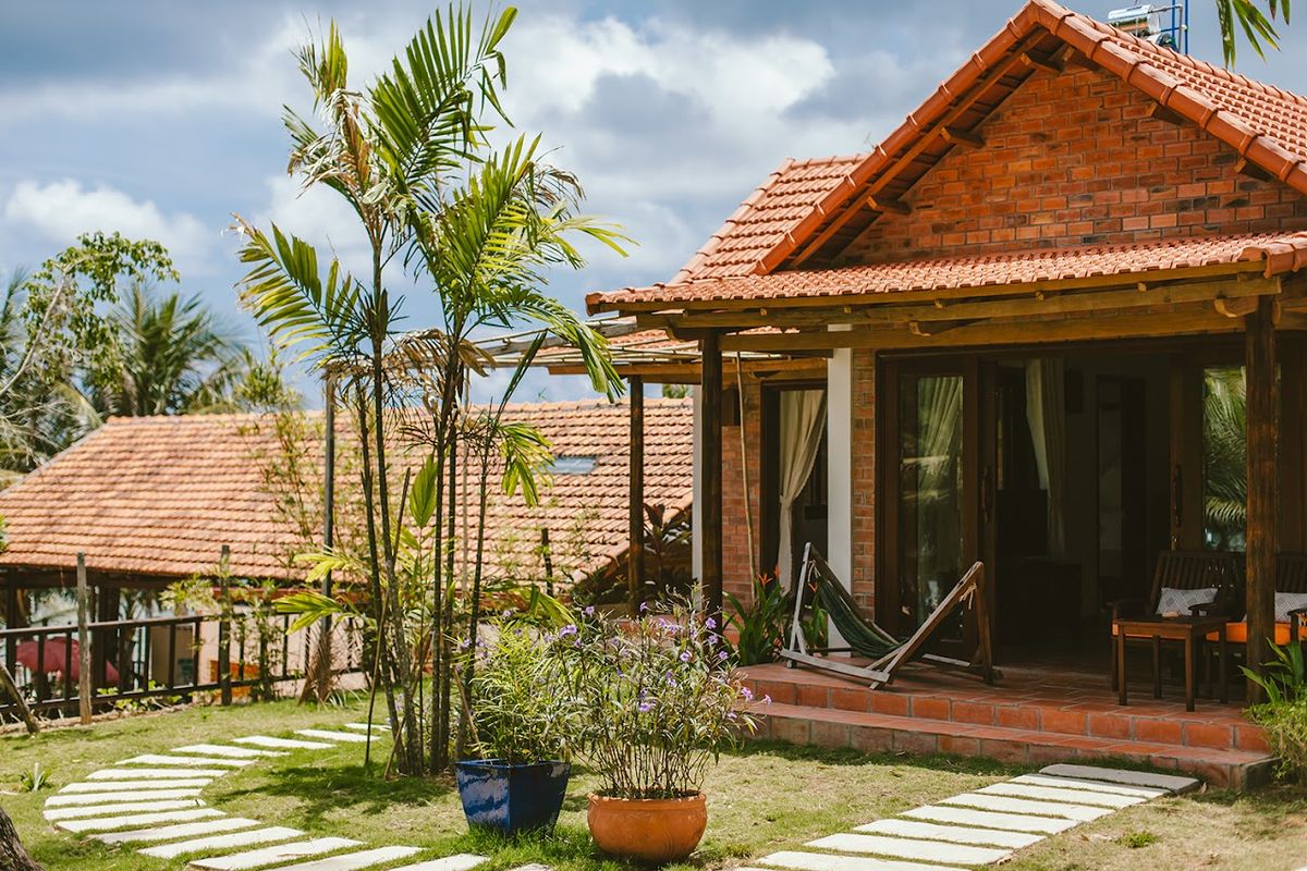 Thanh Kieu Beach Resort exterior in Long Beach