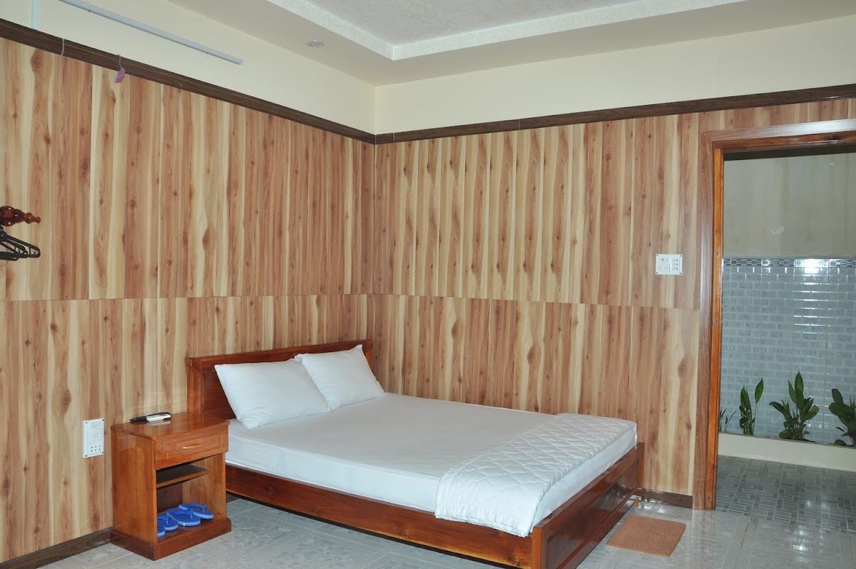 Thuy Van Bungalow Phu Quoc pool and grounds in Ong Lang