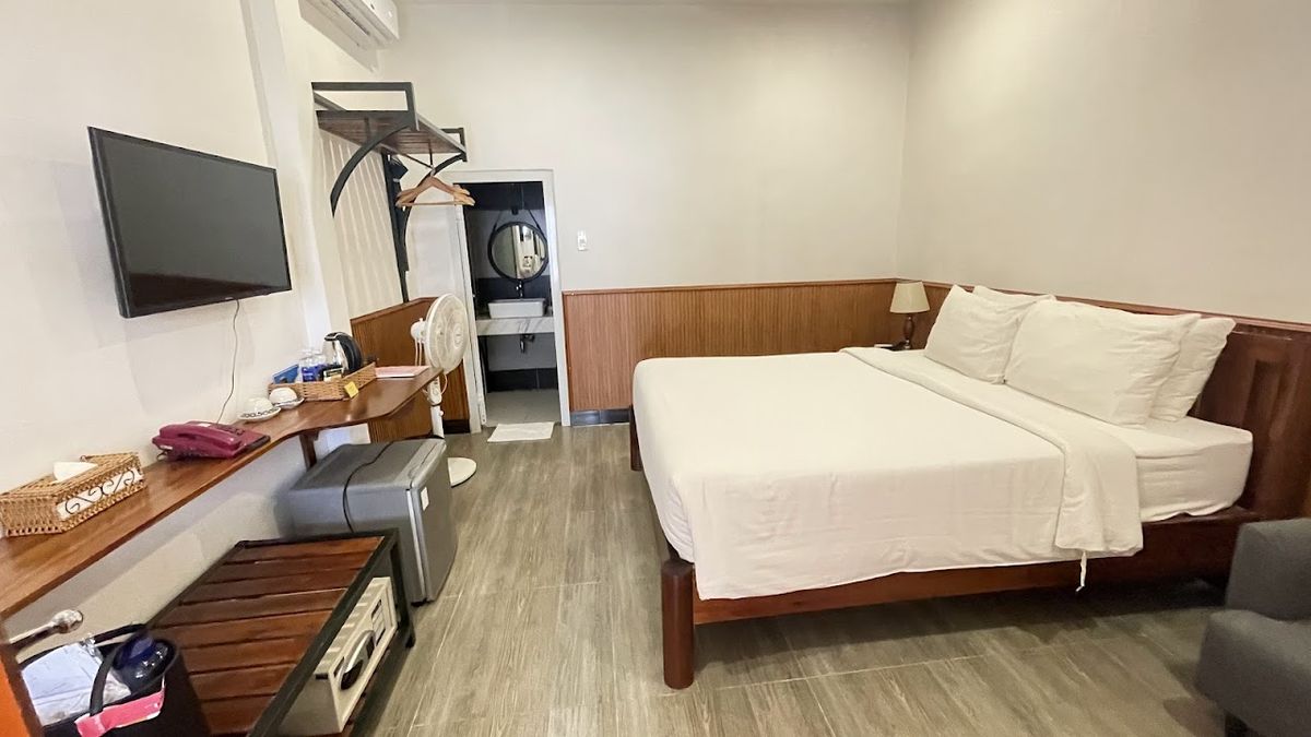 Vida Loca Resort & Sunset Beach Phu Quoc pool and grounds in Long Beach