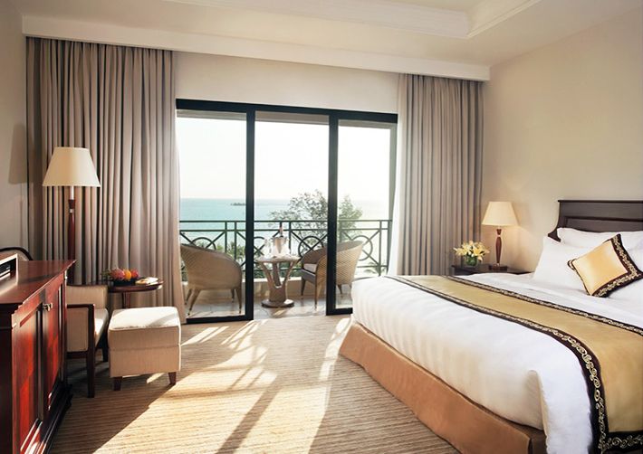 Vinpearl Resort & Spa Phú Quốc pool and grounds in Duong Dong