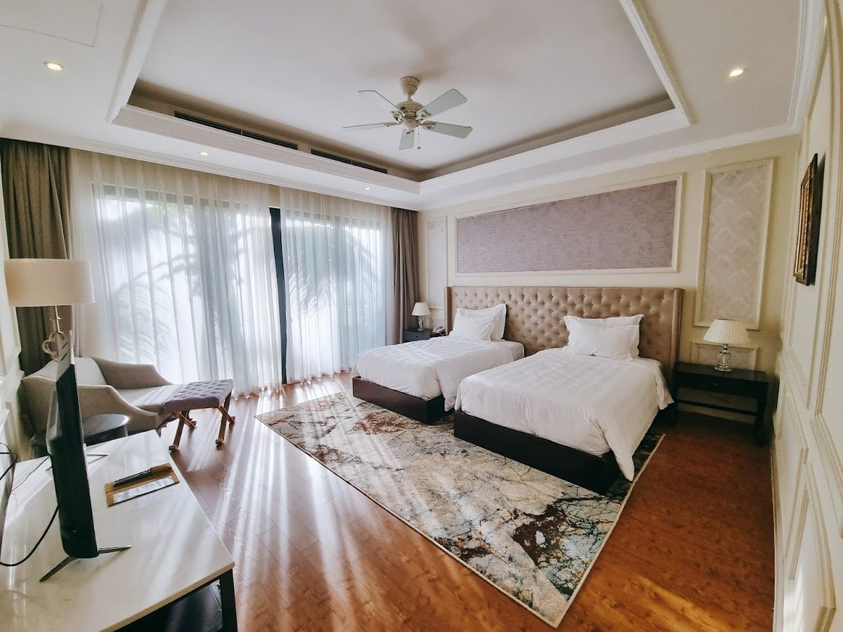 Vinpearl Wonderworld Phu Quoc pool and grounds in Long Beach