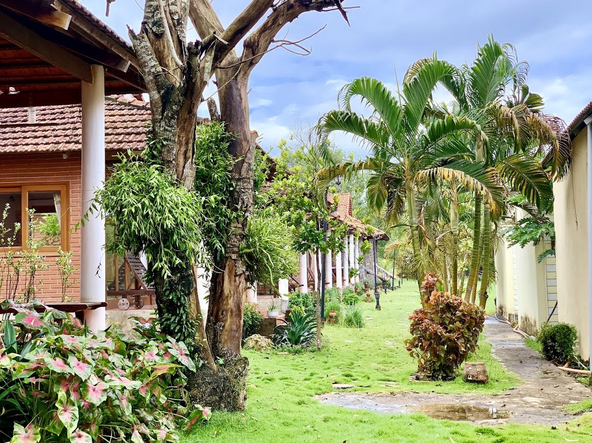 Vung Bau Resort exterior in Ong Lang