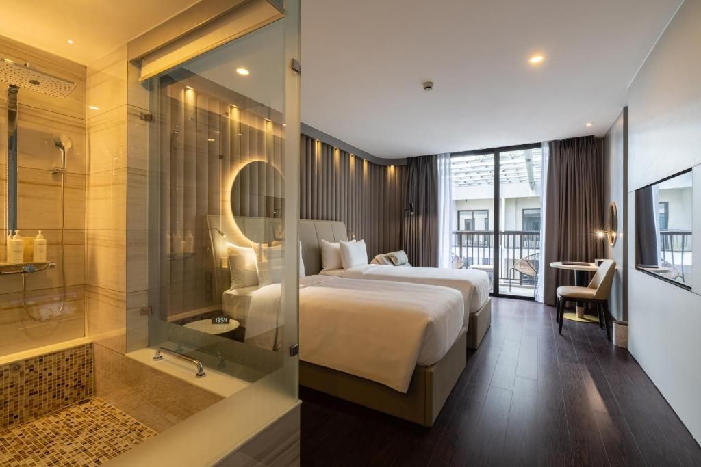 WorldHotels Long Beach Resort Phu Quoc pool and grounds in Long Beach