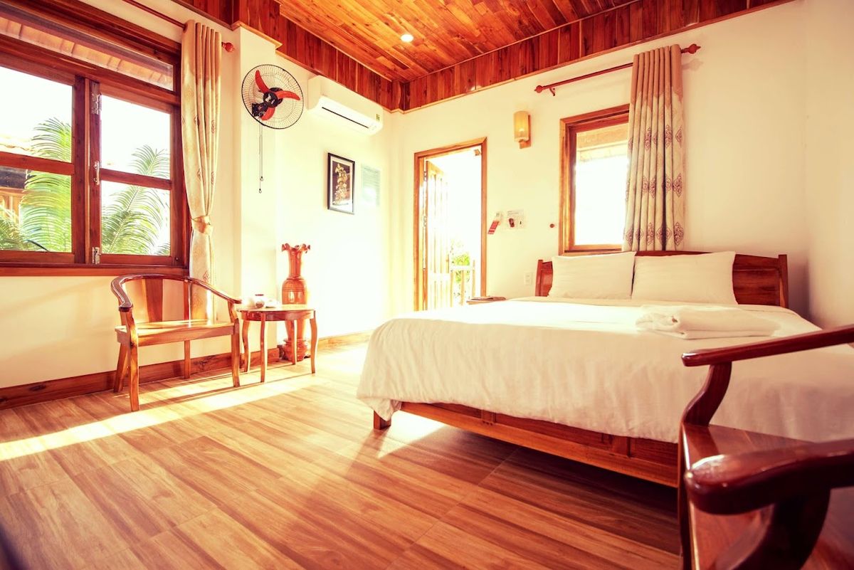 Y Nghia Bungalow Ong Lang, Phu Quoc pool and grounds in Duong Dong